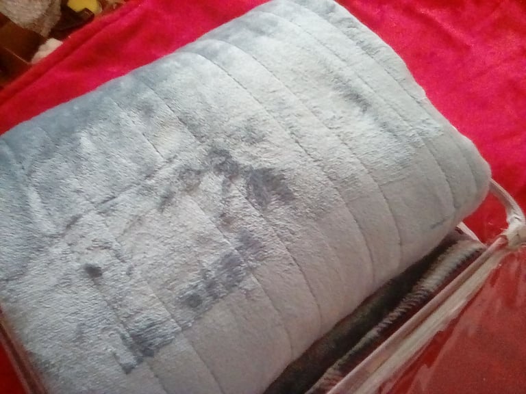image for Heated throw blanket