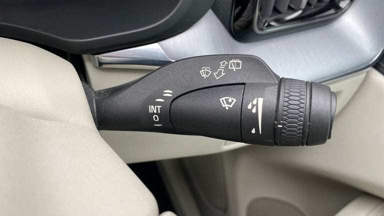 2021 Volvo XC60 2.0 B4D Momentum 5dr AWD Geartronic Diesel Estate Estate Diesel Automatic