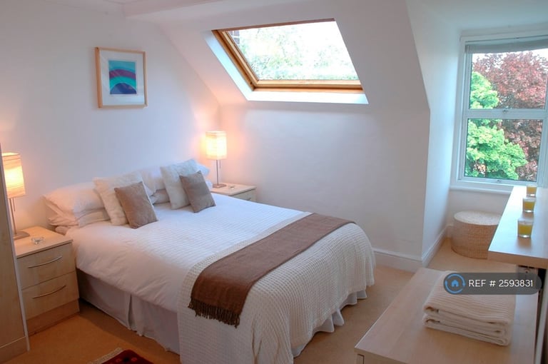 3 bedroom flat in Petersham Road, Richmond, Surrey, TW10 (3 bed) (#2593831)