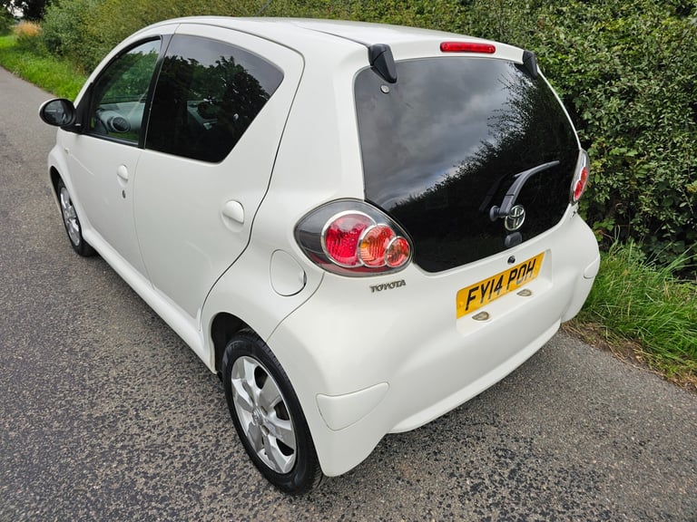 2014 Toyota AYGO 1.0 VVT-i Move with Style 5dr HATCHBACK Petrol Manual