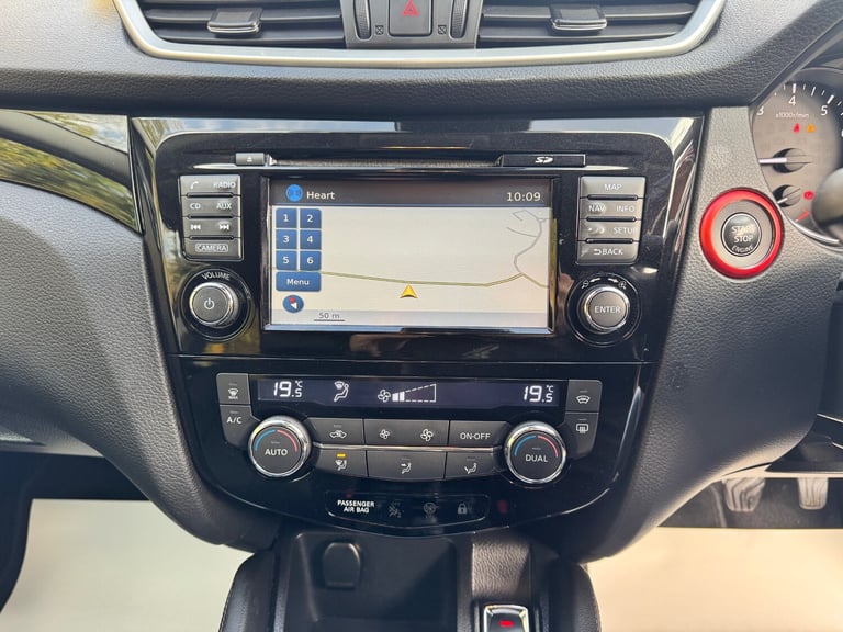 2015 Nissan Qashqai 1.6 DiG-T Tekna [Non-Panoramic] 5dr HATCHBACK Petrol Manual