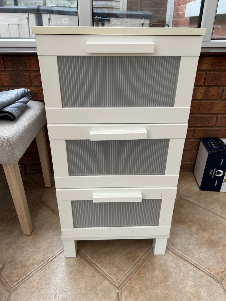 image for Chest of drawers