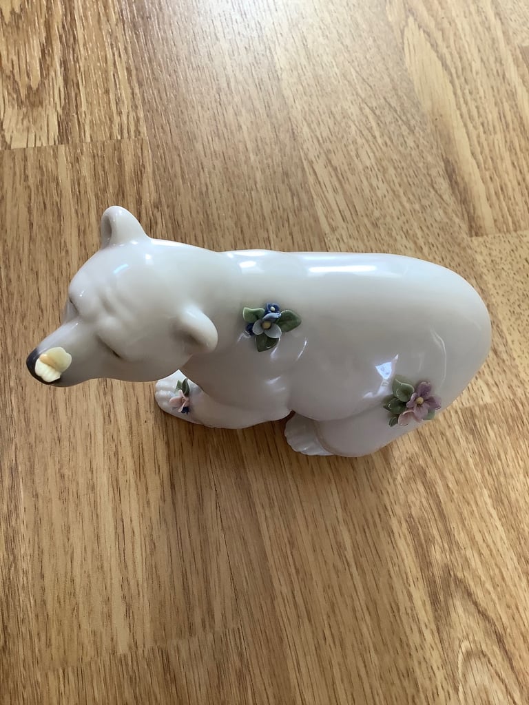 Lladro Polar Bear with flowers