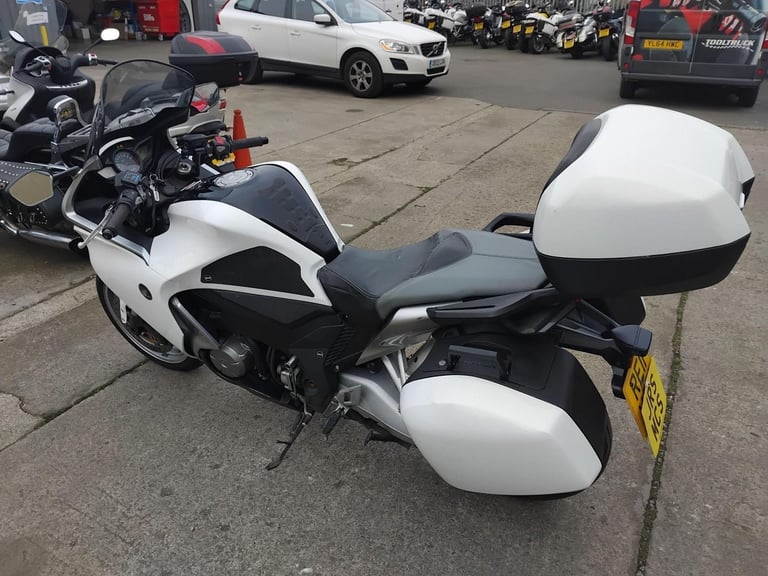 2011 11 HONDA VFR 1200 F-A WHITE VFR1200F FULL LUGGAGE SPORTS TOURER NEW MOT