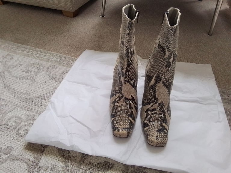 Boots By Russell & Bromley In Snakeskin Leather Size 8
