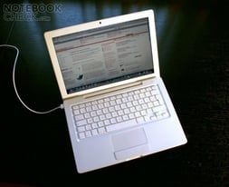 White 13' Apple MacBook 2GHz Core2Duo 4GB 160GB HDD Logic Pro 9 Adobe CS6 Master Microsoft Office