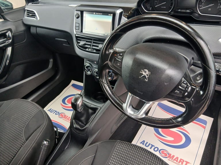 2015 Peugeot 208 1.2 PureTech 82 Allure 3dr HATCHBACK PETROL Manual