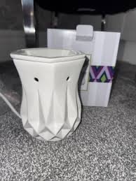 image for Scentsy alabaster full size warmer (new and boxed)