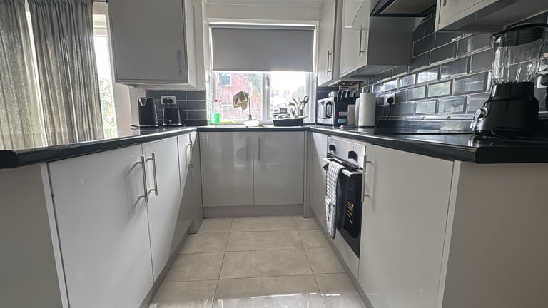 Spacious & Cosy double Room for Rent MK11 2AD