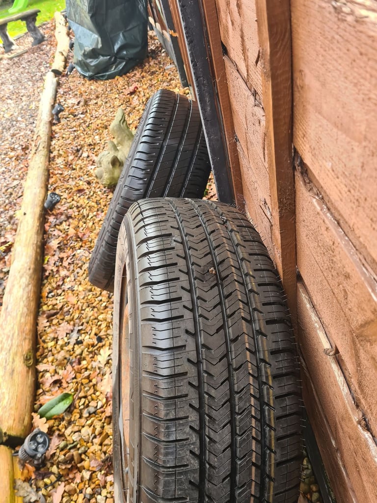 Vauxhall Vivaro wheels & tyres
