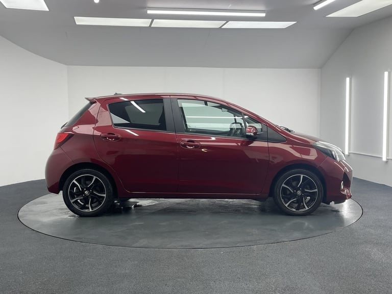 2017 Toyota Yaris 1.33 Dual VVT-i Design Hatchback 5dr Petrol Manual Euro 6 (Safety Sense) (9 Hat...