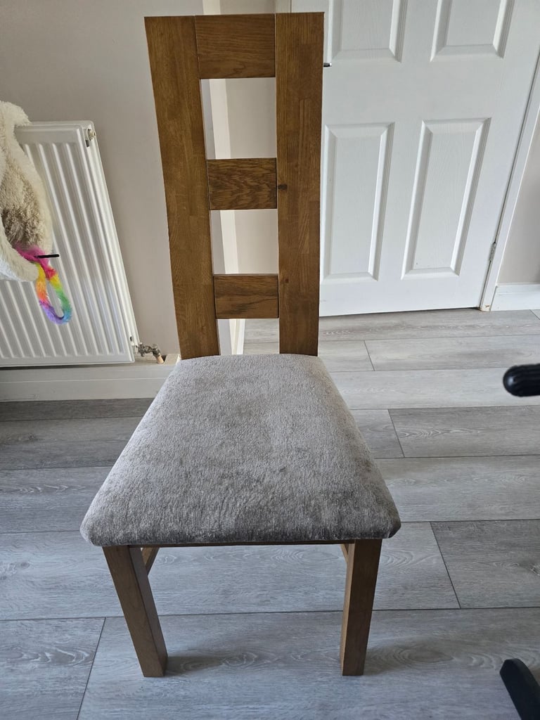 Oak Furnitureland 6 foot extendable table and chairs £400 ono