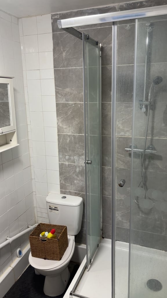 2 bedroom flat with large private garden Chatham 