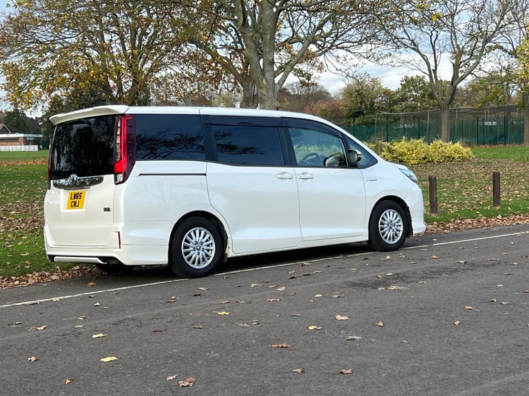 2015 Toyota Noah MPV Hybrid Electric  Automatic