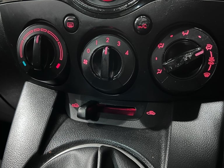 2013 Mazda Mazda2 1.3 Tamura 5dr HATCHBACK PETROL Manual