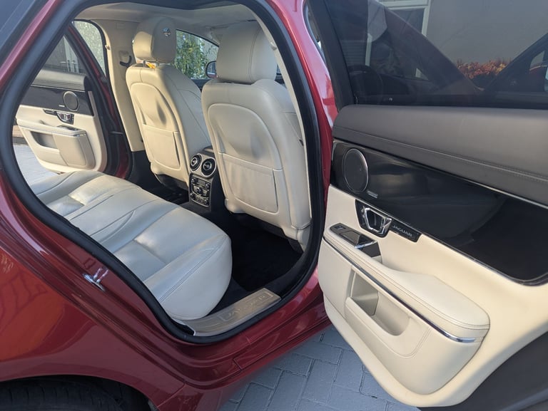 Jaguar, XJ, Saloon, 2015, 2993 (cc), 4 £26,886 SPENT