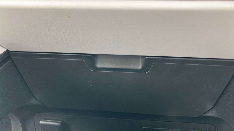 2025 Land Rover Defender 3.0 D250 X-Dynamic SE 90 3dr Auto ESTATE DIESEL Automatic