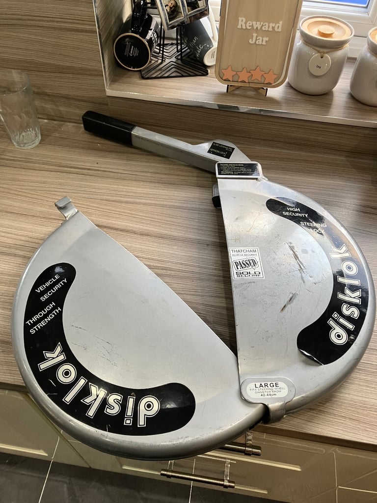 Disklok  Steering Wheel Lock - Large - with 2 x keys