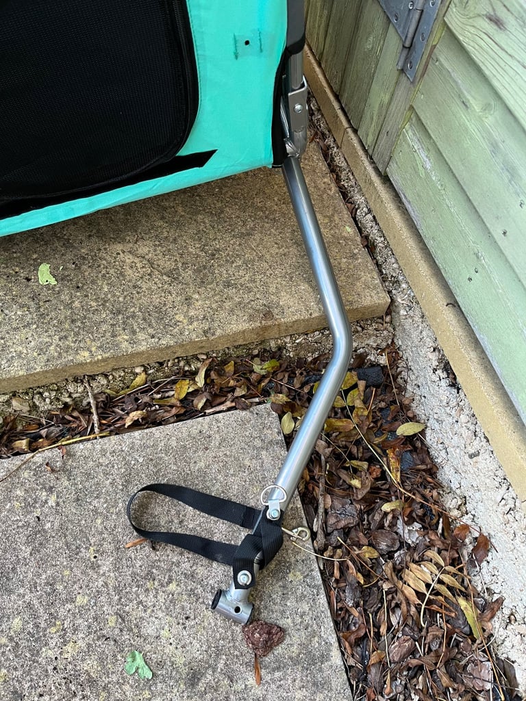 Pet trailer for bicycle
