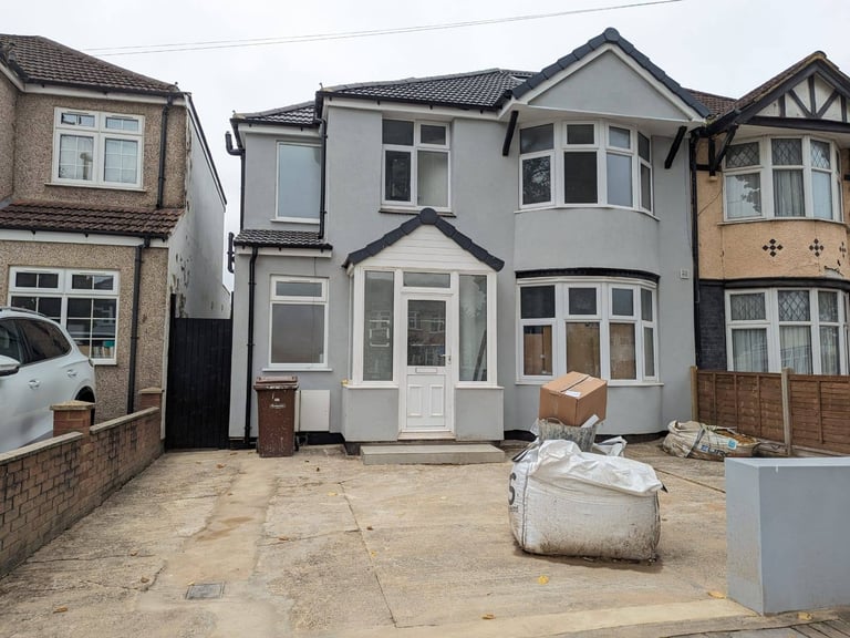 Selection of brand new en-suite rooms to rent in South Harrow. Large kitchen, garden and parking