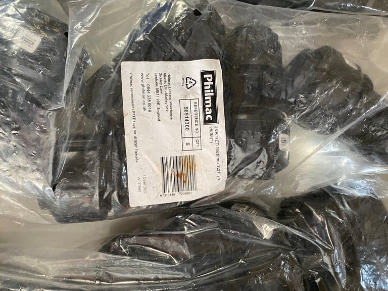 Push fit pipe connections 