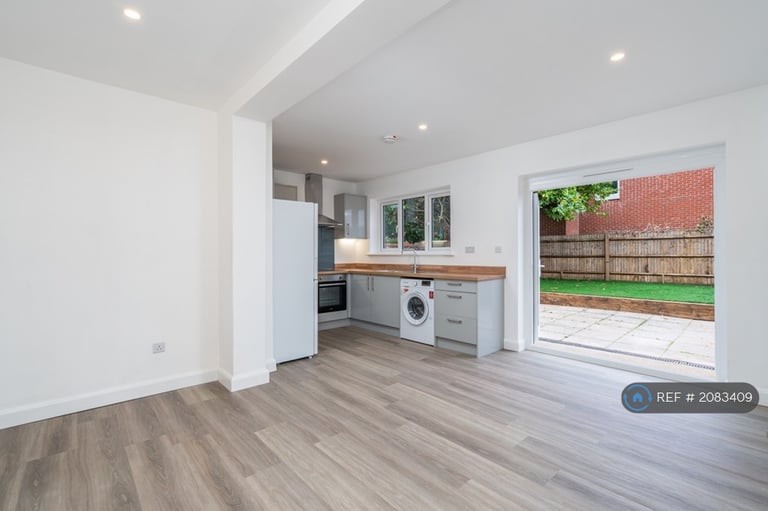 3 bedroom house in Hill Lane, Southampton, SO15 (3 bed) (#2083409)