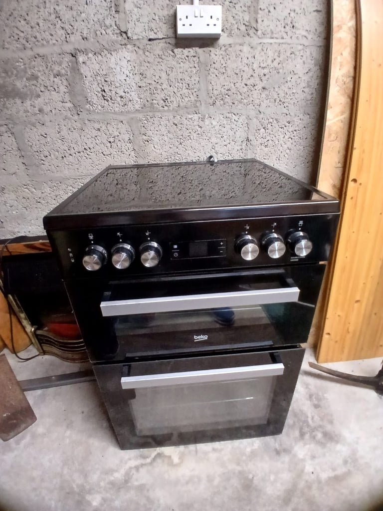 Free standing cooker 