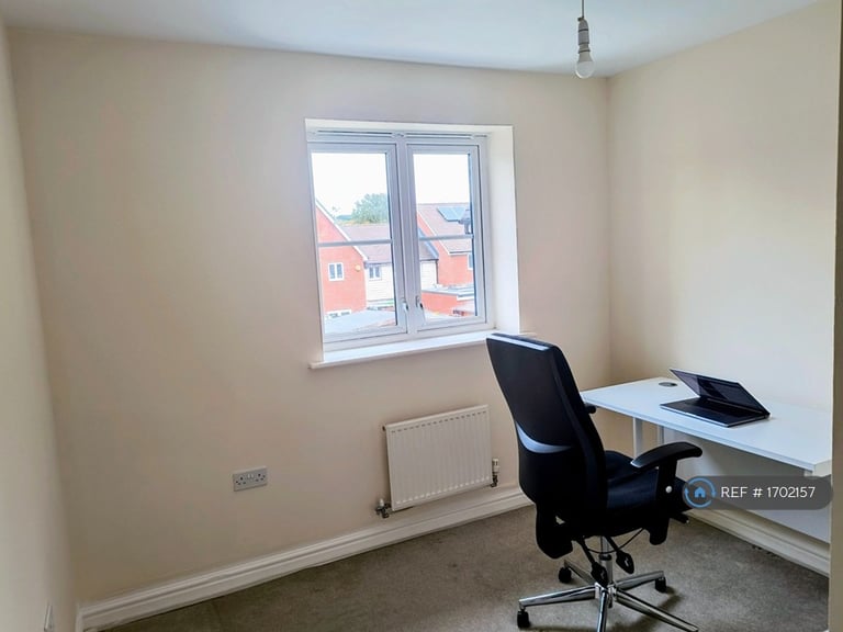 3 bedroom house in Oldmead Close, Harold Hill, Romford, RM3 (3 bed) (#1702157)