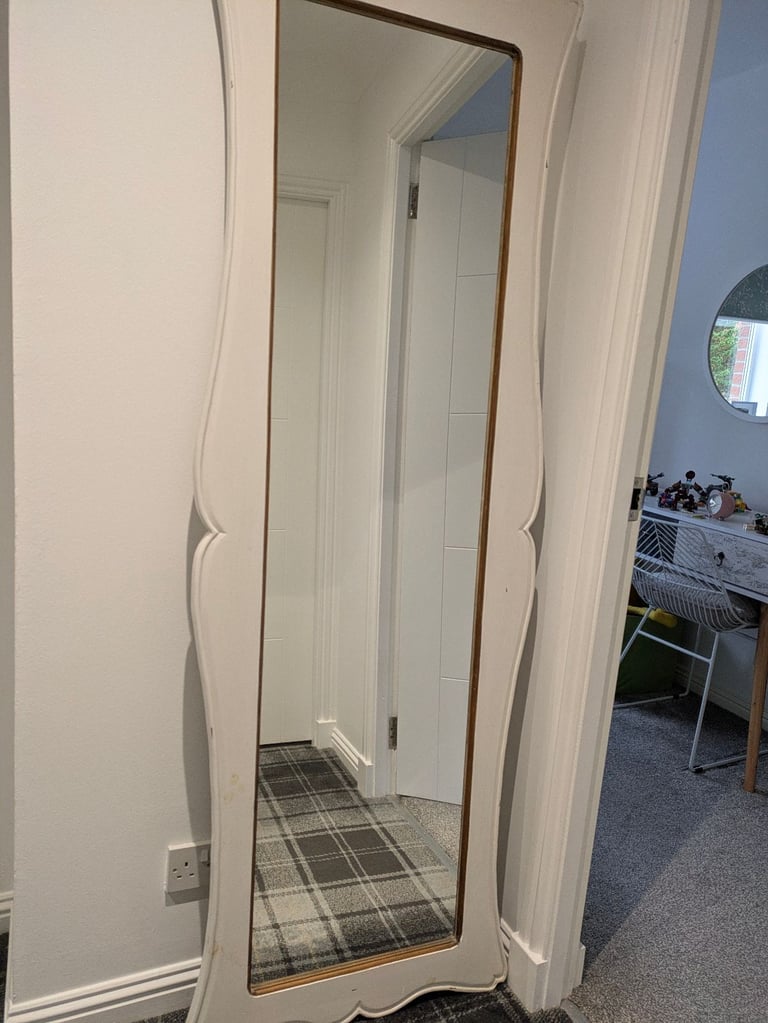 Large free standing or hanging mirror 