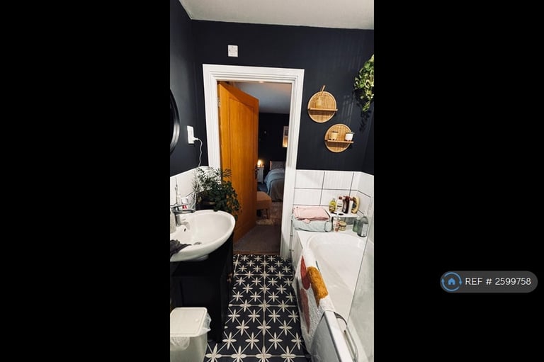 1 bedroom flat in St. Margarets Court, Maritime Quarter, Swansea, SA1 (1 bed) (#2599758)