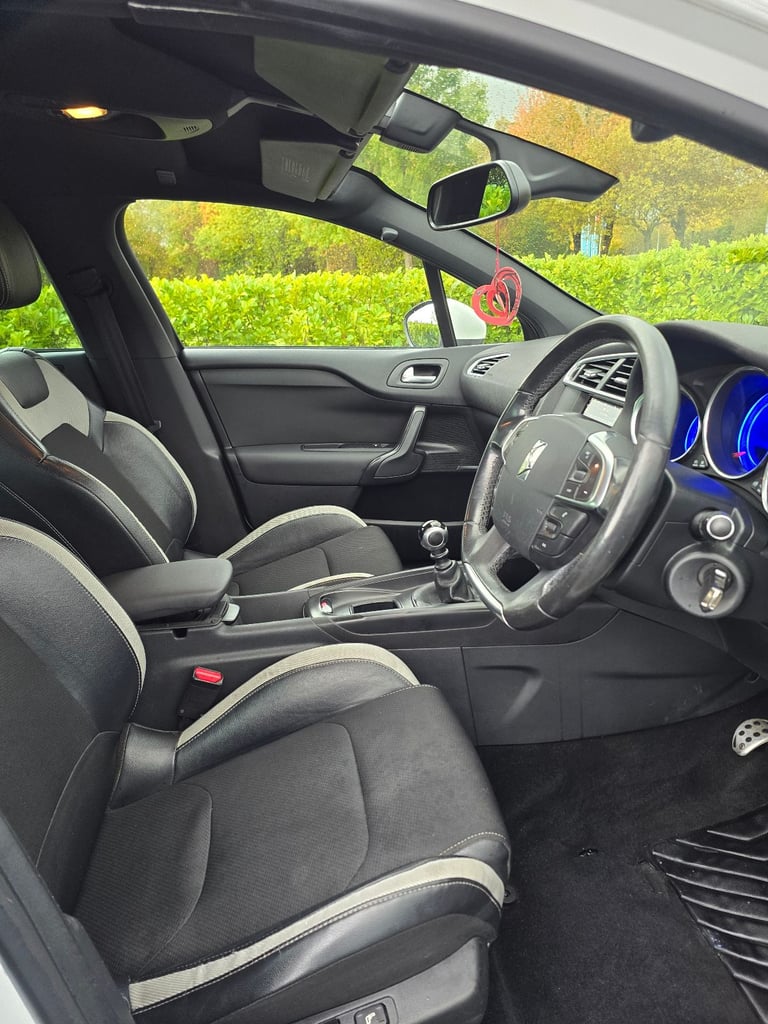 Citroen, DS4, Hatchback, 2012, Manual, 1560 (cc), 5 doors