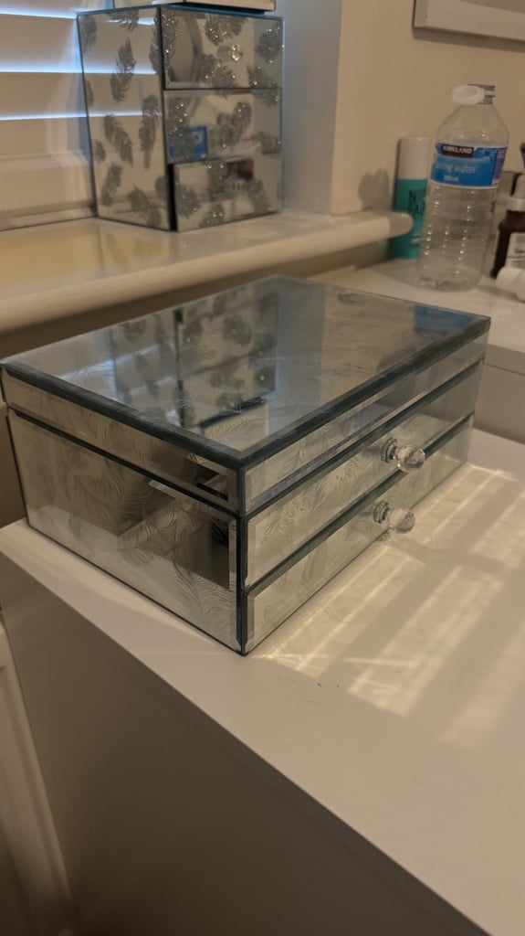 Mirrored feather jewellery box