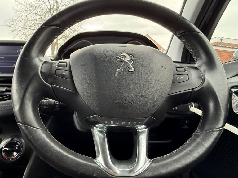 2016 Peugeot 208 1.2 PureTech Allure Euro 6 (s/s) 3dr HATCHBACK Petrol Manual