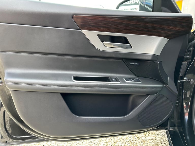 2015 Jaguar XF 2.0d Portfolio Auto Euro 6 (s/s) 4dr SALOON Diesel Automatic