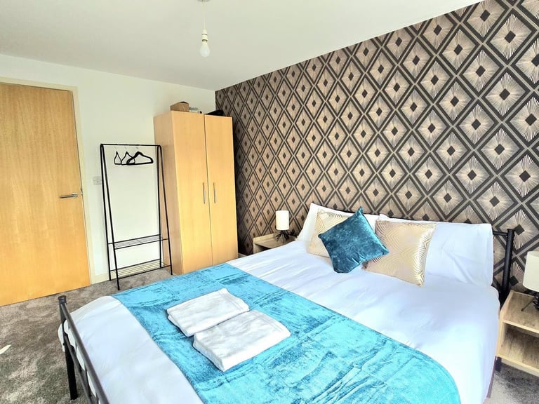 2 bed flat near Bow station 