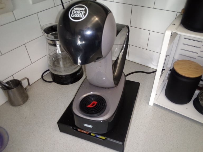 Dolce gusto pod coffee machine and pod drawer 