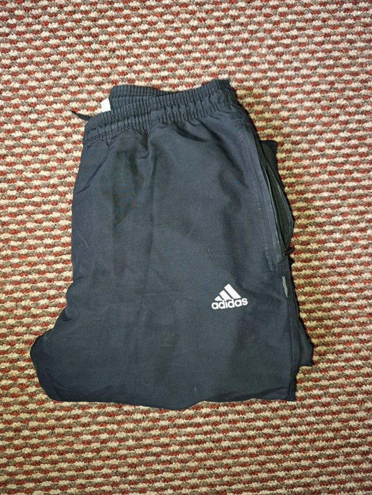 image for Men’s Adidas jogging bottoms size XL