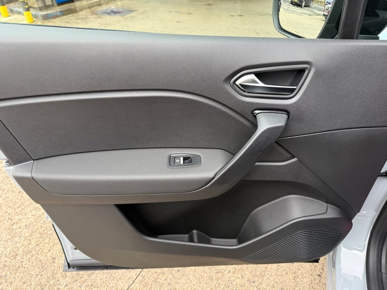 2025 Renault Captur 1.0 TCE 90 Evolution 5dr, UNDER 10 MILES, SEPTEMBER 2028 RENAULT WARRANTY,  H...