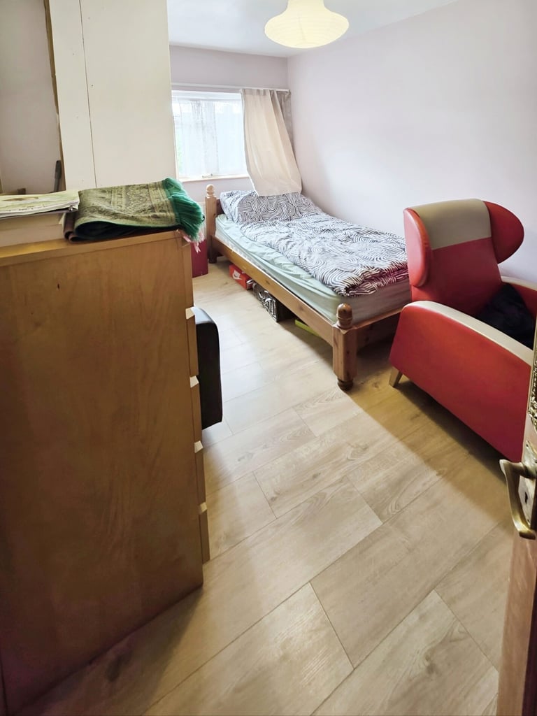 5 bedroom house in Fairlop Gardens 5 Bed house for Sale