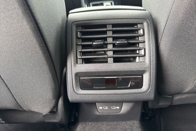 2025 Volkswagen Golf 1.5 TSI 272 GTE eHybrid 5dr DSG **HEADS UP DISPLAY + PAN ROOF** Hatchback PE...