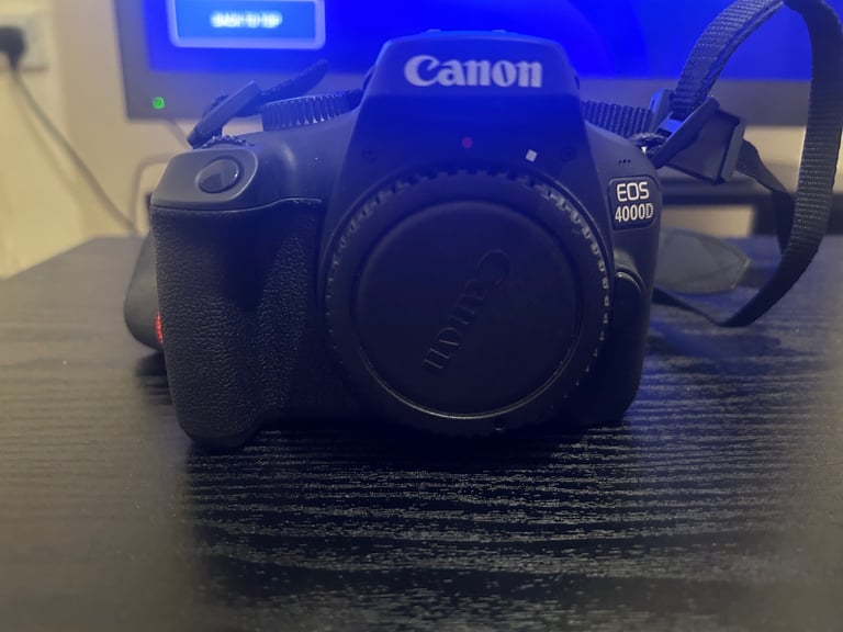 Canon DSLR 4000D + 18-55mm Lens