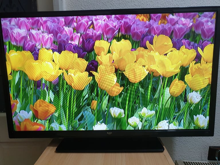 Bush 32 Inch Smart Full HD HDR LED Freeview TV & DVD Combi