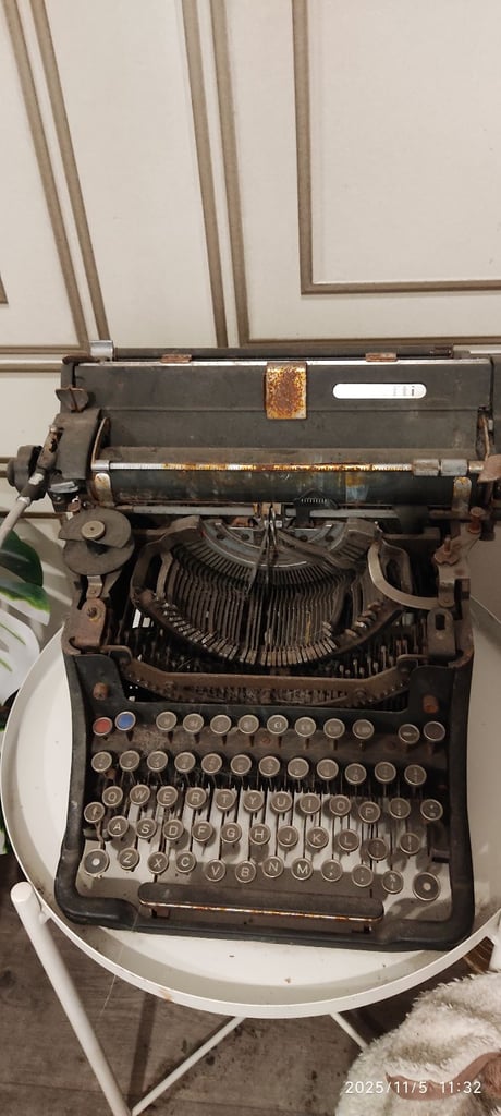 Antique typewriter ancient machine 