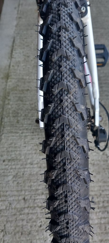 Apollo Jewel Girls Mountain Bike. 