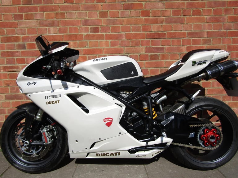 DUCATI 1198 S * PEARL WHITE * REDUCED * LOVELY BIKE * PLATE**EXTRAS**CARBON**