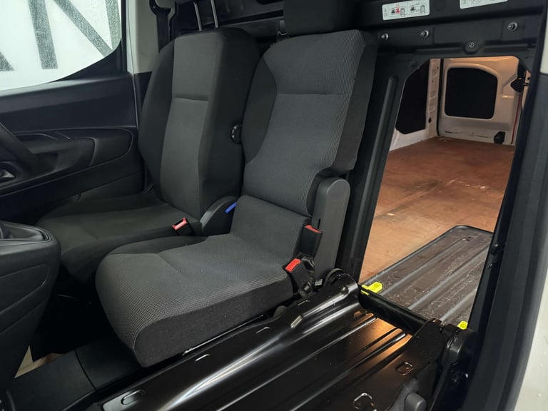 2021 Vauxhall Combo 1.5 Combo 2300 Sportive TD Panel Van Diesel Manual