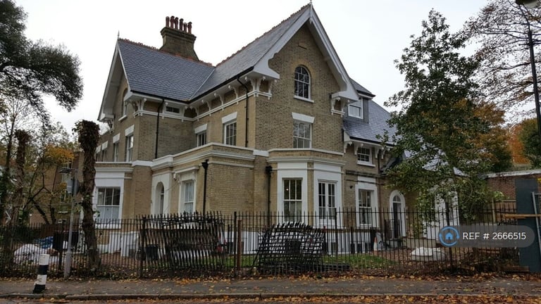 2 bedroom flat in Fox Hill, London, SE19 (2 bed) (#2666515)