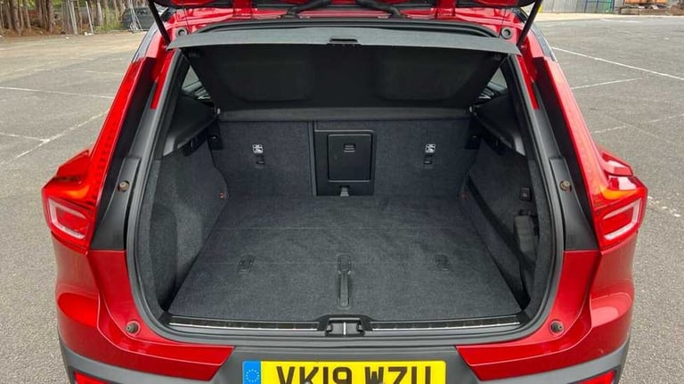 2019 Volvo XC40 2.0 T5 R DESIGN Pro 5dr AWD Geartronic SUV Petrol Automatic