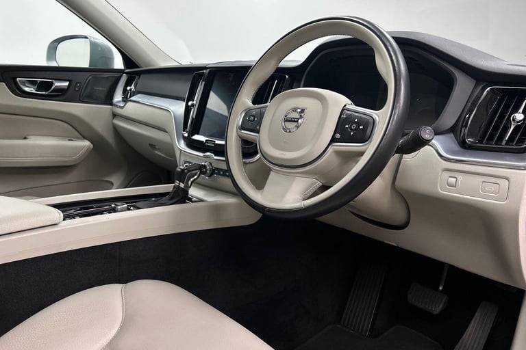  Volvo XC60 2.0 T5 Momentum Pro Auto AWD Euro 6 (s/s) 5dr Petrol Automatic