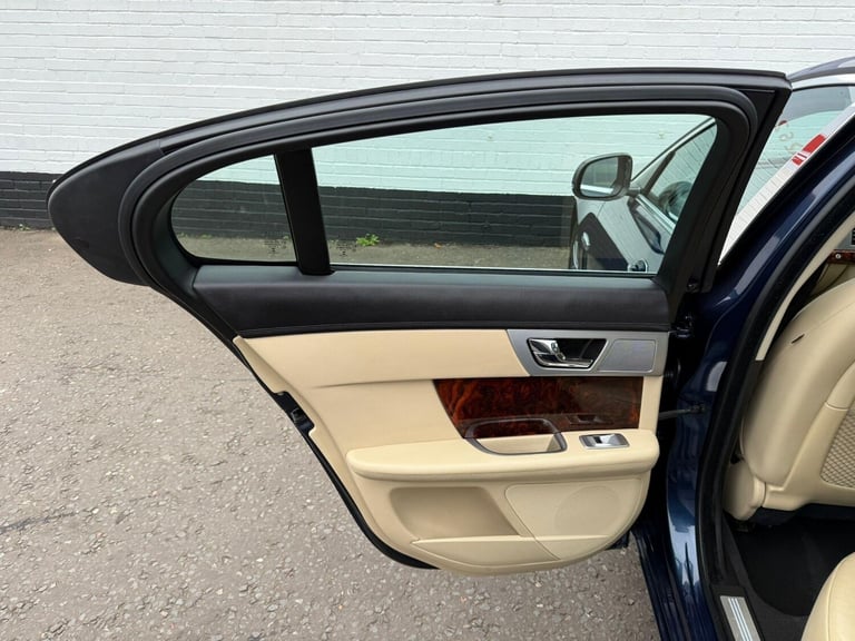 2013 Jaguar XF 2.2d Luxury Auto Euro 5 (s/s) 4dr SALOON Diesel Automatic